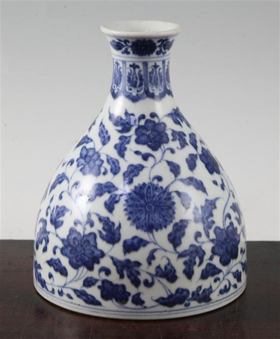 A Chinese blue and white beehive shaped bottle vase, 16.5cm